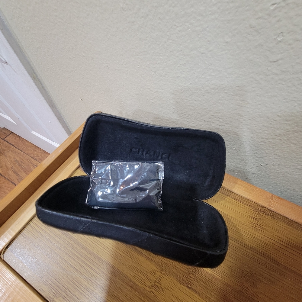 100% Authentic Chanel Quilted Black Eyeglass Case with Cleaning Cloth - Picture 6 of 6